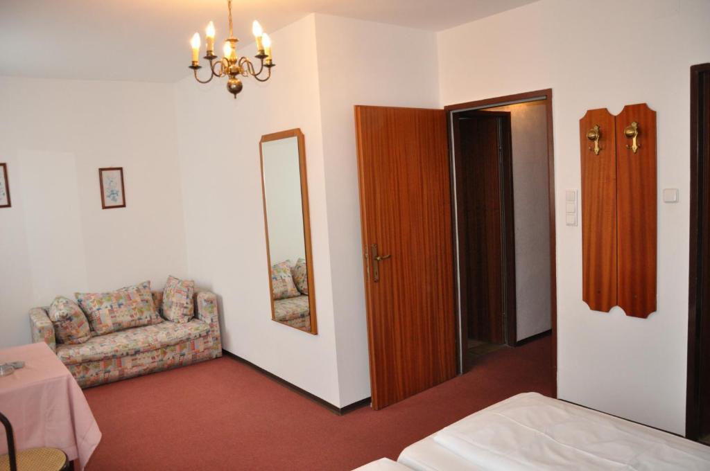 King Studio Suite - Smoking,79457511:JPEG